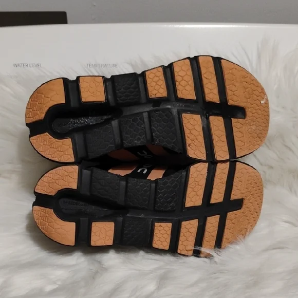 SALE! On Cloud Running Fade Black Peach Sneakers Sz.7 Gently Worn - Picture 10 of 10